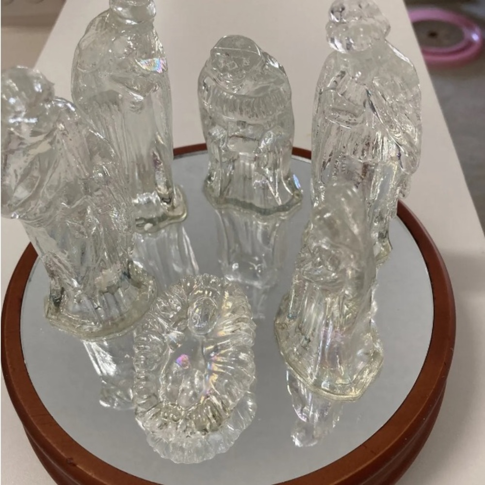 Vintage Glass  Nativity Music Box  5 1/2" Tall  SF Music Box Co. In Original Box